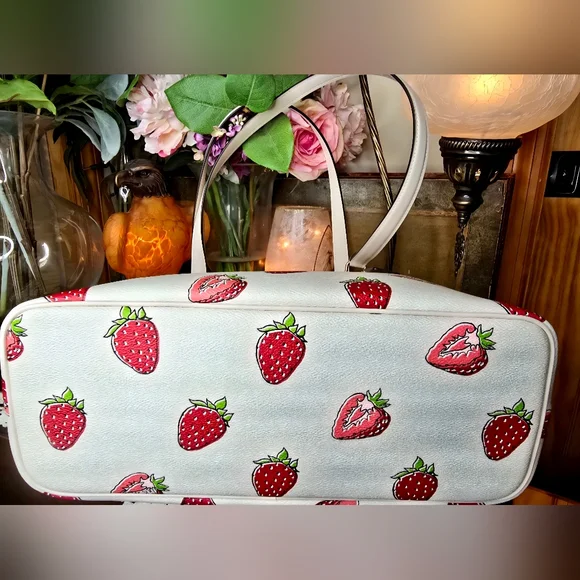 NWT Coach White Strawberry Print Women's Bag - Picture 2 of 7